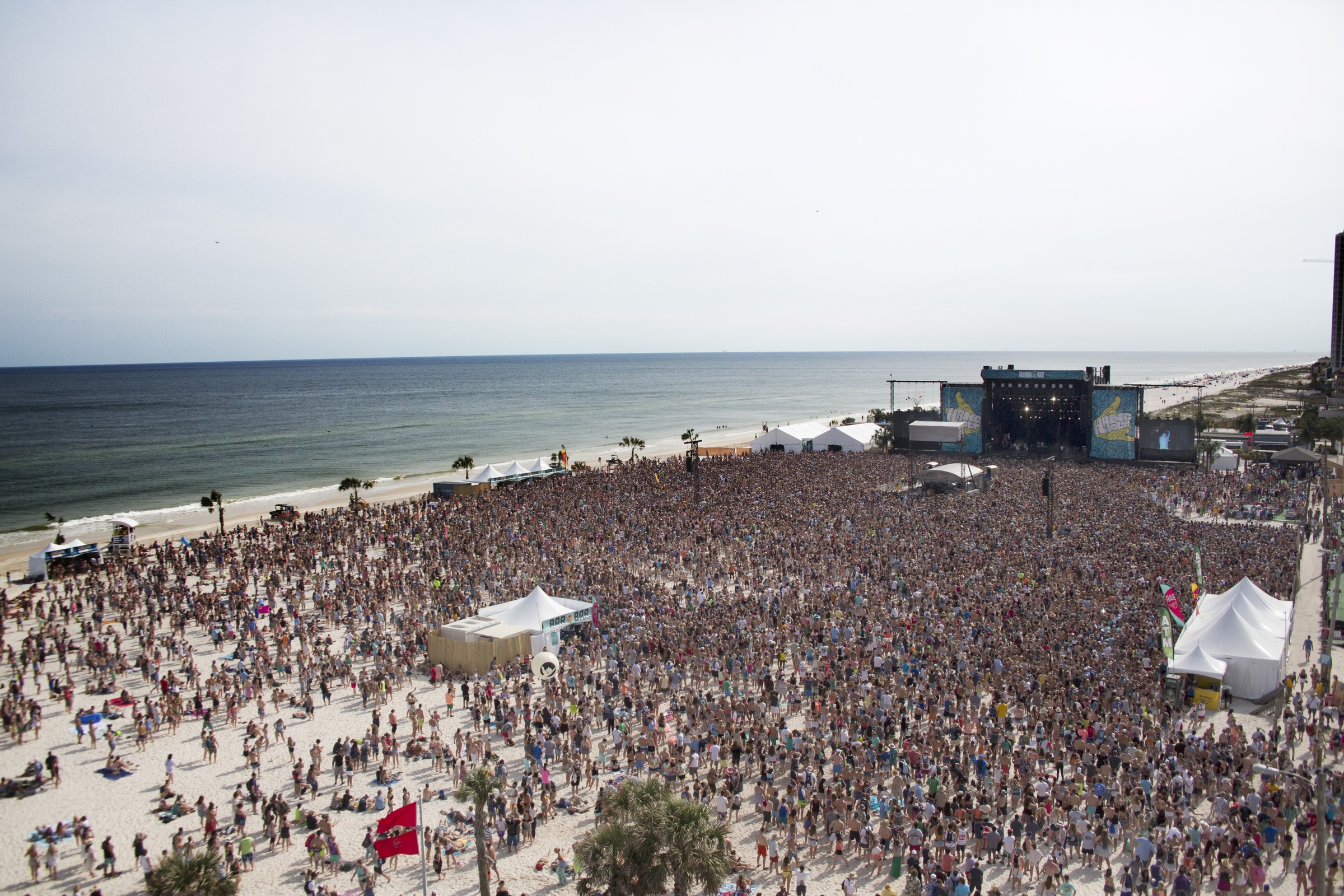 The Hangout Stage packed on Sunday at Hangout Fest 2016. Photo: Courtesy of Hangout Music Festival