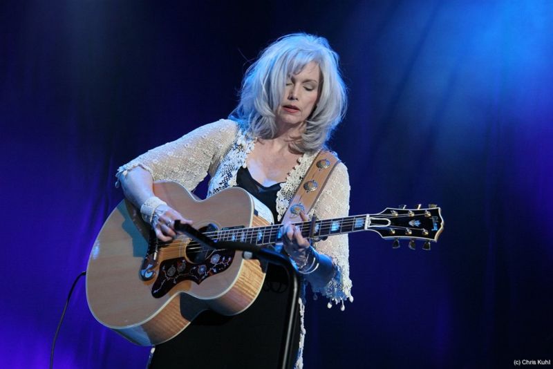 Emmylou Harris, playing in Ahoy, Rotterdam, The Netherlands. Photo by: C. Kuhl / Wikimedia Commons