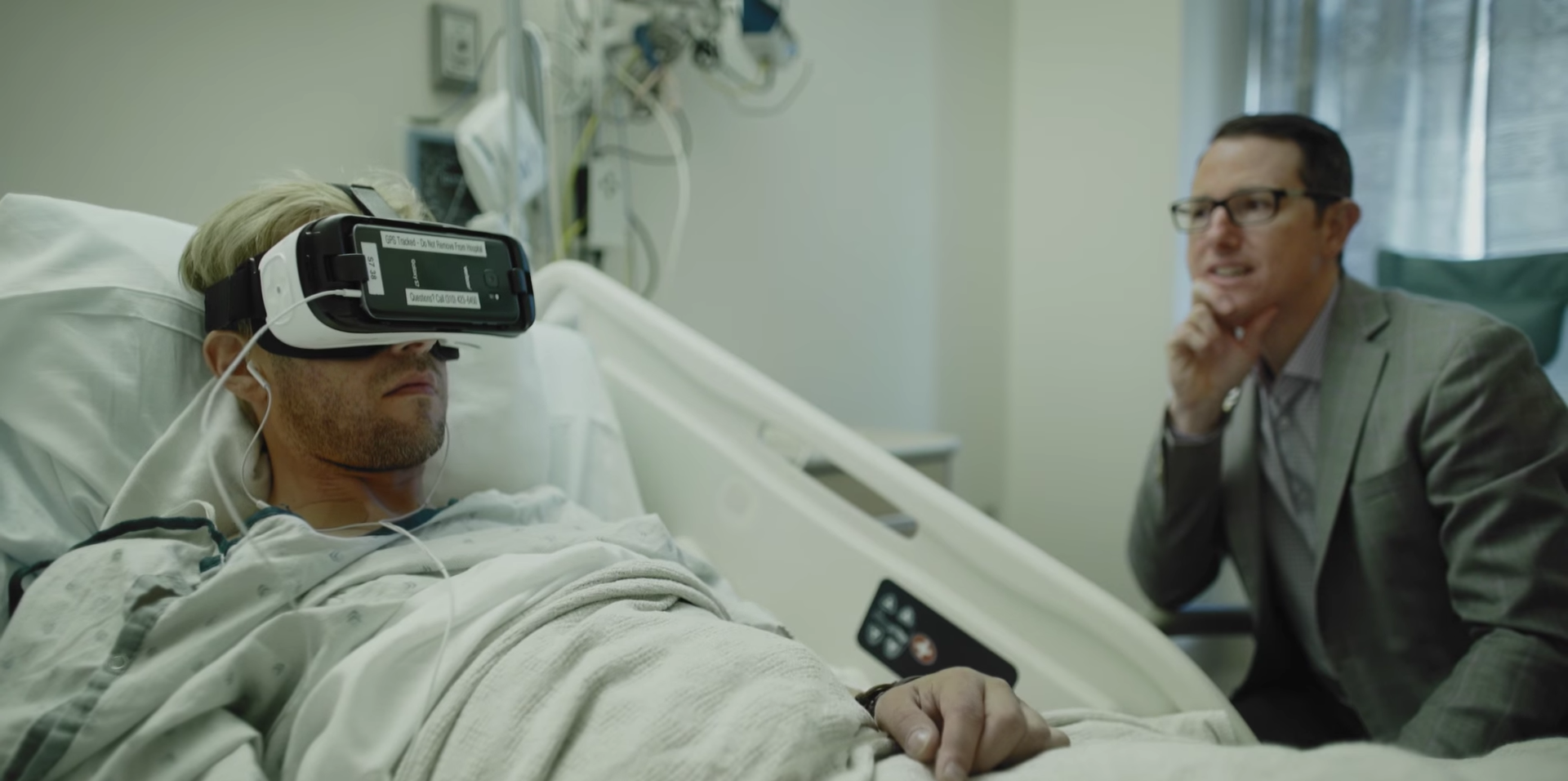 Virtual reality being used in a hospital. Photo by: Bloomberg / YouTube