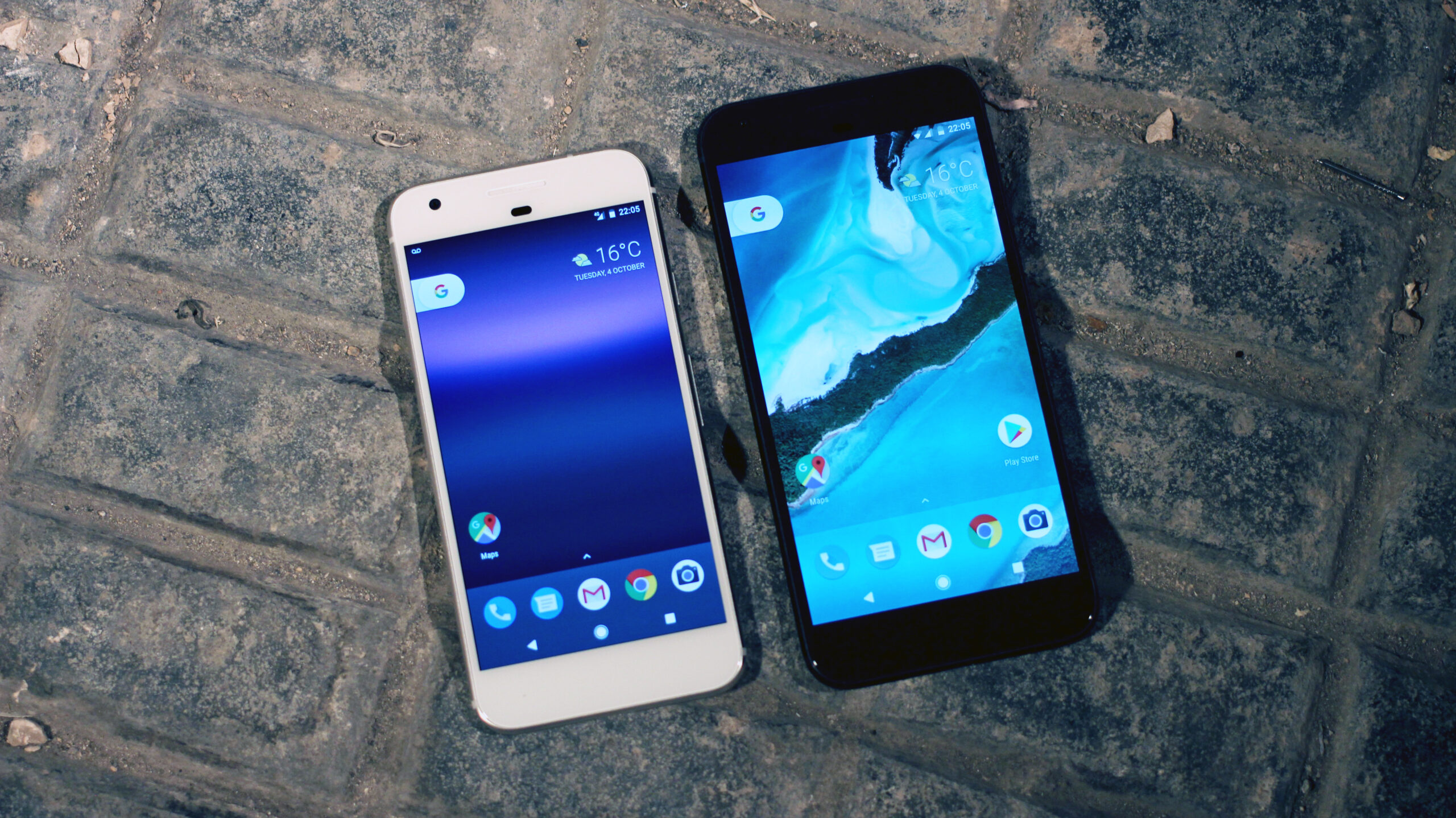 Google Pixel and Pixel XL smartphones by Android. Photo by: Author Maurizio Pesce / Wikimedia Commons