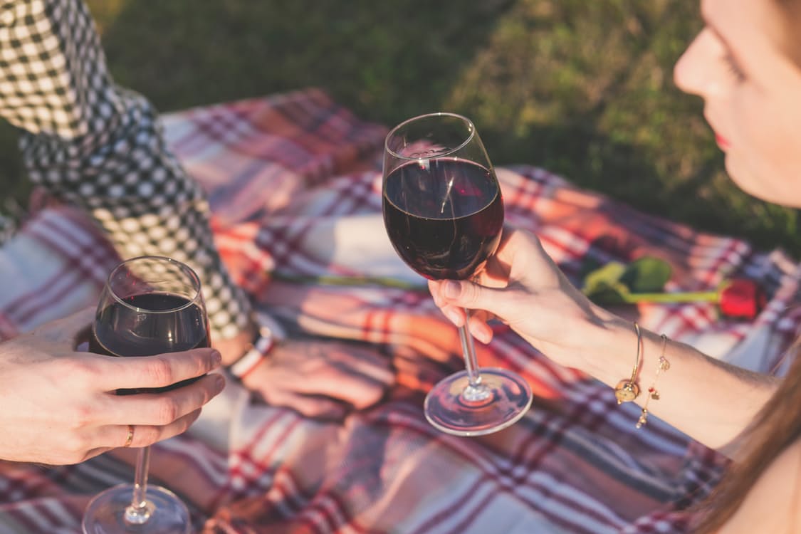 Wine and romance during sunset. Photo by: Pexels.com