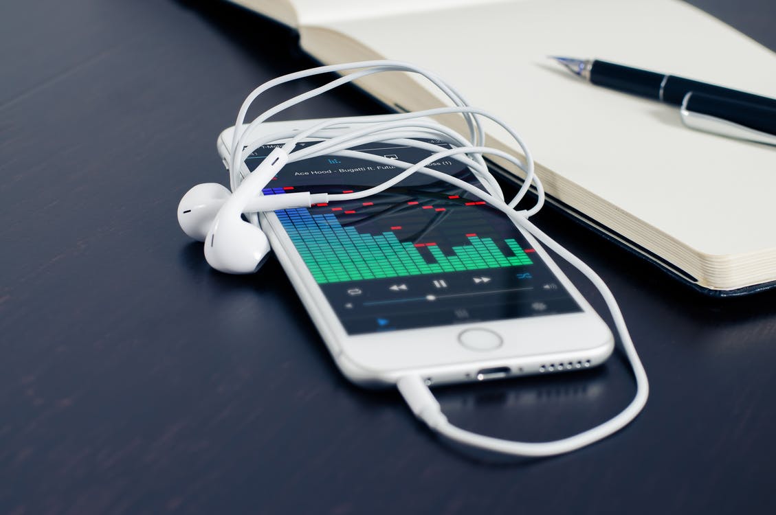 Streaming music on a digital device. Photo by: Pexels.com