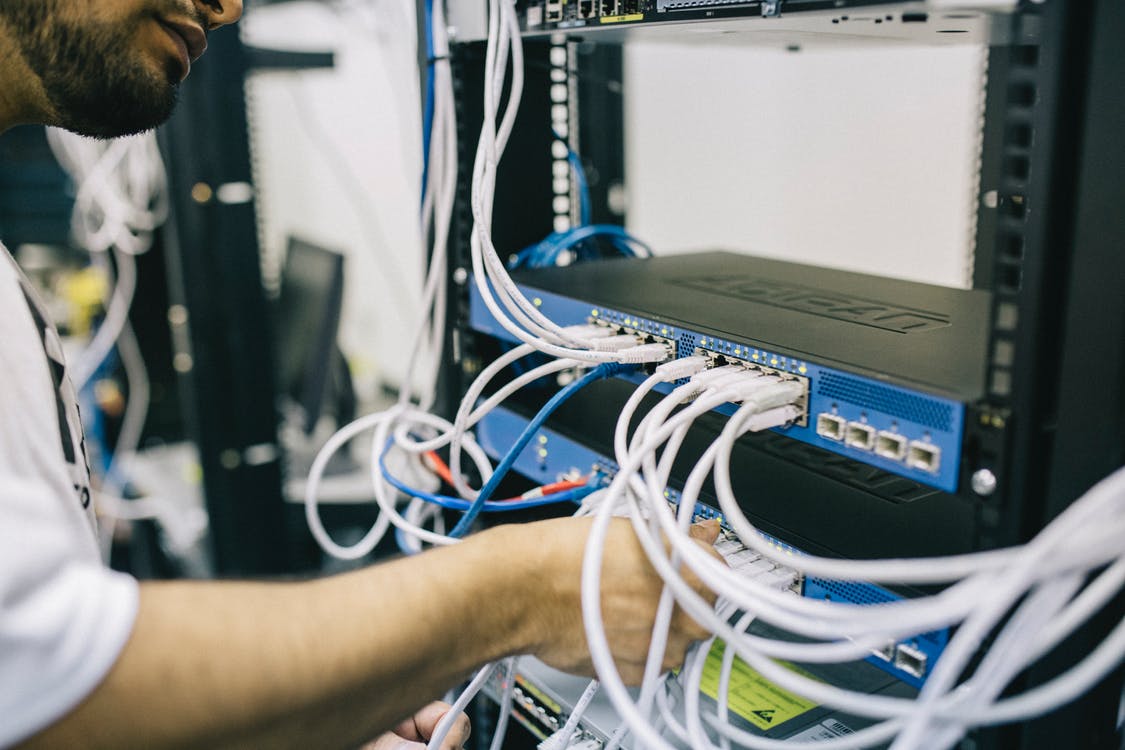 Internet connection on a server. Photo by: Field Engineer / Pexels.com