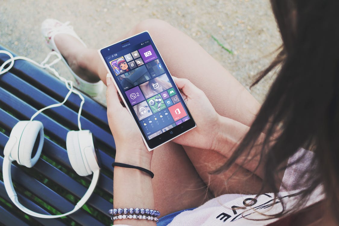 Streaming music on a smartphone. Photo by: Pexels.com
